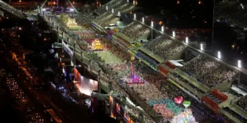 AO VIVO: os bastidores da terceira noite de desfiles na Sapucaí