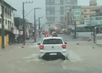 Indaial registra mais de 86 mm de chuva em poucas horas, aponta monitoramento estadual