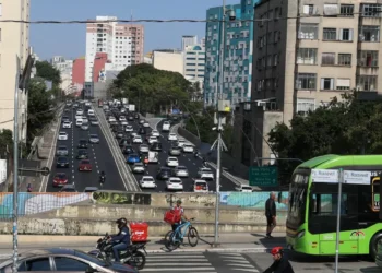 Rodízio de veículos volta a partir desta quinta-feira (19) em SP