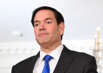 Secretário de Estado dos EUA garante “golpes mais duros ainda estão por vir” contra o Irão